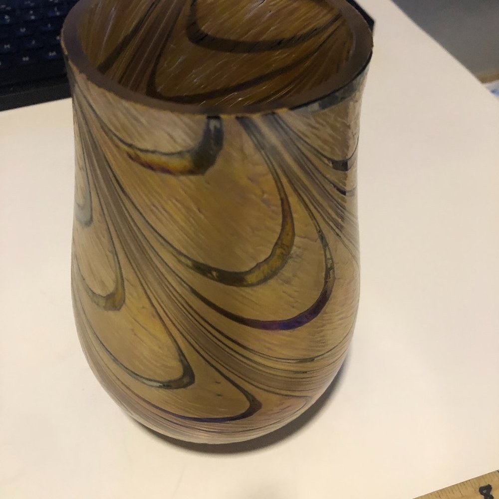 VINTAGE ART GLASS PULL FEATHERED 6" VASE